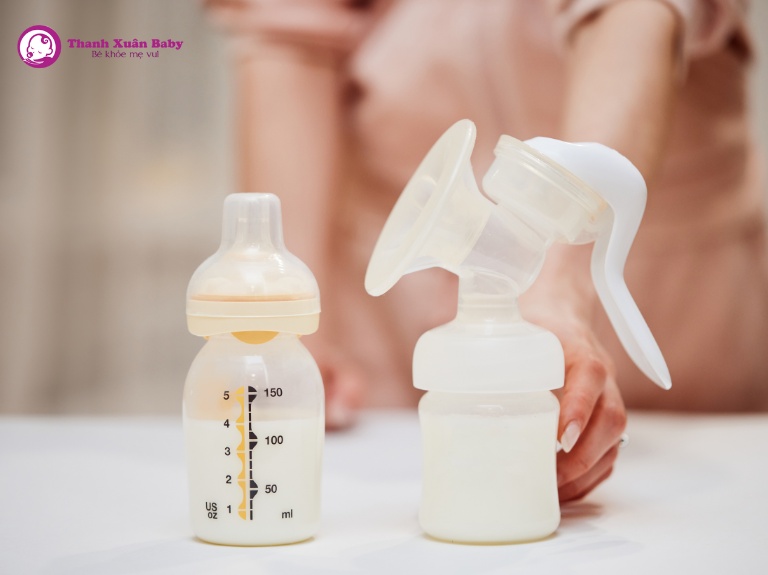 sữa mẹ và sữa công thức có thể trộn được