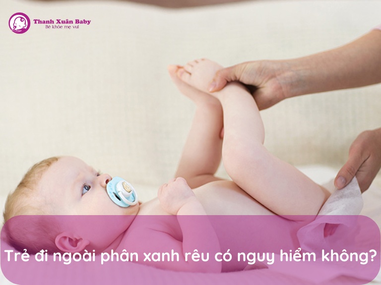 Trẻ đi ngoài phân xanh rêu có nguy hiểm không